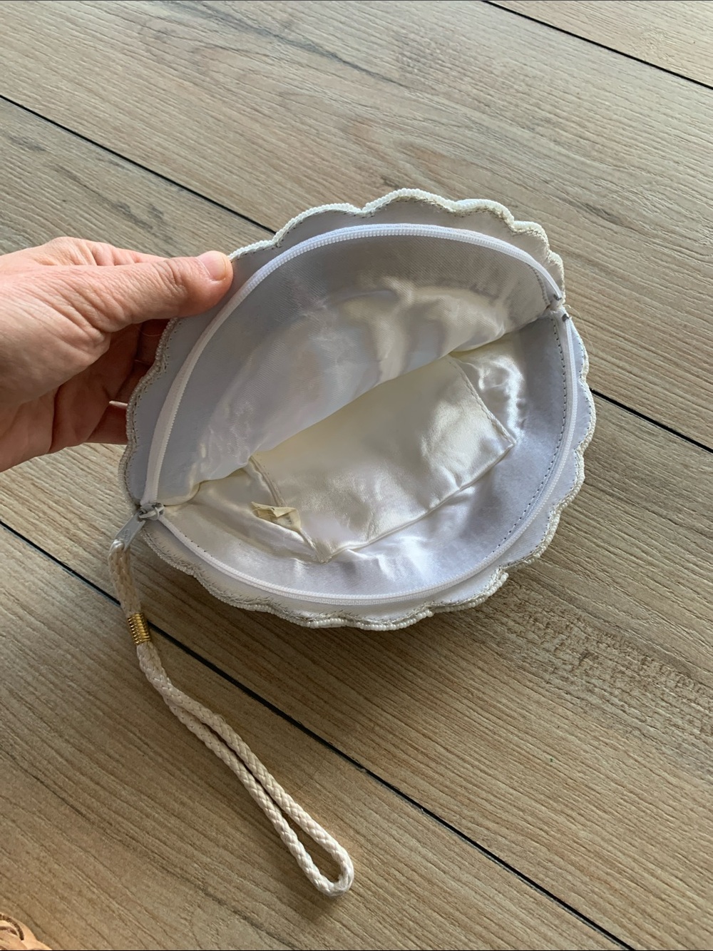 MermaidCore Cream Shell Wristlet Clutch Bag 🐚 - Picture 3 of 7